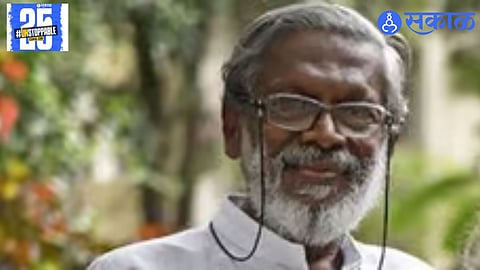 Dr. Bharat Patankar leads the announcement of a protest by project-affected people at the Forest Office, scheduled for the 17th, to demand their rights."