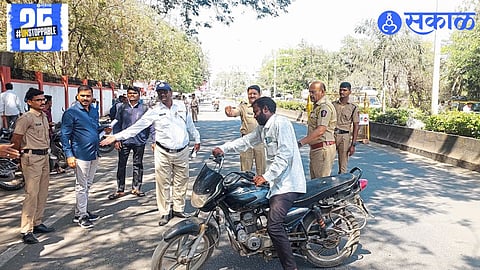 Sangamner police crack down on traffic violations, collecting 25,000 rupees in fines from two-wheeler riders."