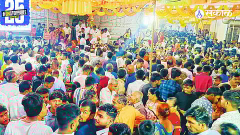 Shri Mohiniraj’s Jayghosh celebration in Nevasaa, where the Dahi Handi is broken with joy, followed by the tossing of Rewdya in a festive atmosphere.