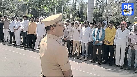 Came to speak at the police superintendent's office. Additional Superintendent of Police Sachin Pandkar while instructing them.