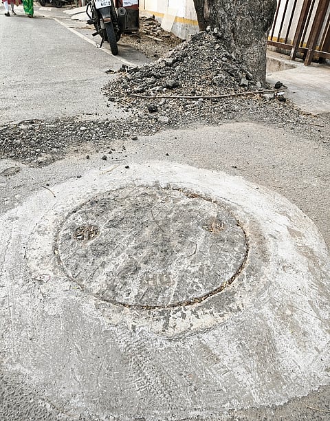 राडारोडा पडून असल्याने अपघाताचा धोका