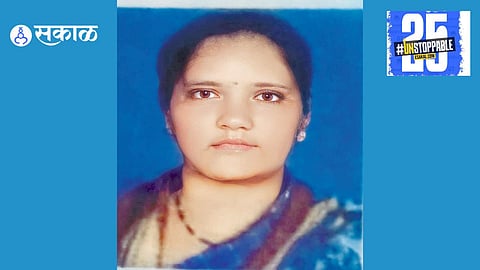 Quick-thinking rickshaw driver and citizens saved a man who jumped into Krishna River following his wife’s tragic death."