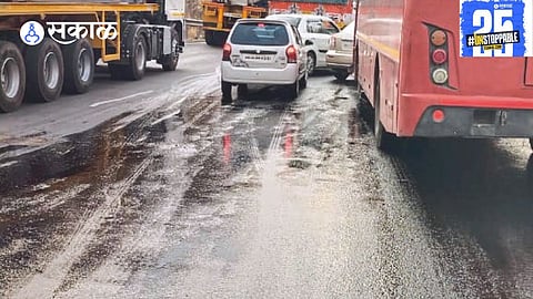 Oil spill at Khambhatki Ghat causes a 4 km long traffic jam, affecting vehicle movement and road safety.