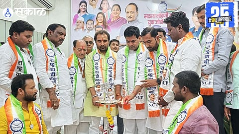 Suraj Chavan addressing the youth at the Solapur Youth Meet, emphasizing increased participation in local governance.