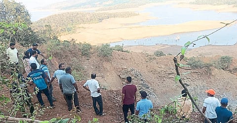 Tilari Dam : 'तिलारी धरण क्षेत्रातील काळ्या दगडाच्या खाणी कायमस्वरूपी बंद करा, अन्यथा..'; शिरंगे ग्रामस्थांकडून साखळी उपोषण