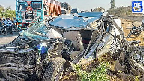 "A tragic tempo-car crash in Bambalewadi leaves one dead and two injured. Emergency services are on the scene."