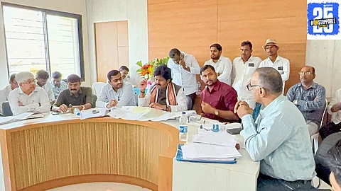 "MLA Gopichand Padalkar during the Jat review meeting, urging for a 300 Cusecs increase in Mhaysal water supply."