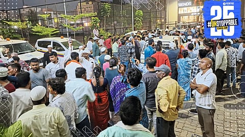 Families of deceased beggars protest outside Shirdi Police Station, demanding the return of their relatives’ bodies.