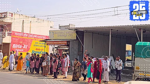 Pusegaon bus stand without seating or shelter; passengers and students endure scorching heat while waiting.