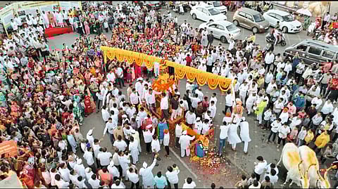 वाल्हेकरवाडीत बगाड मिरवणूक उत्साहात
