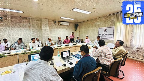 MP Nilesh Lanke questions BSNL officials over poor network service during a review meeting.