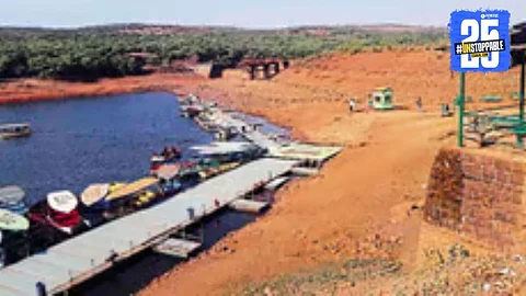 Venna Lake stall owners stage protest demanding immediate rehabilitation to save their livelihoods.