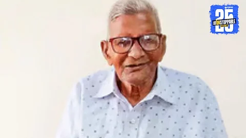 Dattaram Kolvankar, one of the brave participants of the Samyukta Maharashtra Movement, shares emotional memories of the 1960 struggle to keep Mumbai in Maharashtra.
