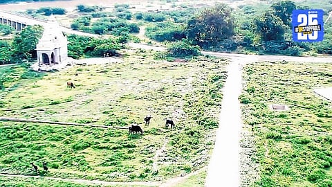 Choundi in the spotlight as Maharashtra Cabinet prepares for developmental review after Anna Hazare’s visit.