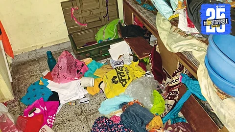 Door lock broken, thieves steal valuables worth ₹6.25 lakh from house