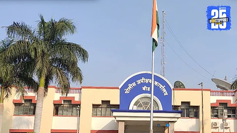 Beed Crime: बीडमध्ये पुण्यासारखी घटना! दोन लहान मुलींसह मध्यरात्री विवाहितेला घराबाहेर काढलं; धक्कादायक कारण आलं समोर