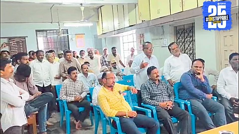 Sangliwadi farmers united in protest against the Shaktipeeth land survey attempt