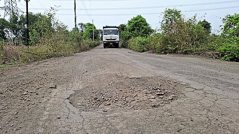 बेंडशीळ रस्त्यावरील प्रवास धोकादायक