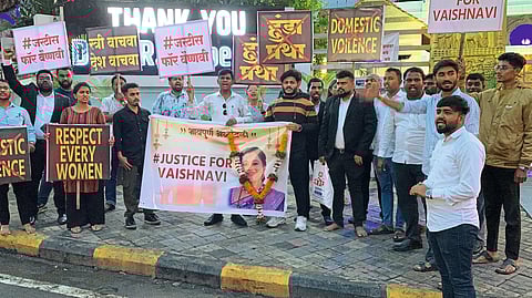 मृत वैष्णवी हगवणे यांना कॅण्डल मार्चद्वारे श्रद्धांजली