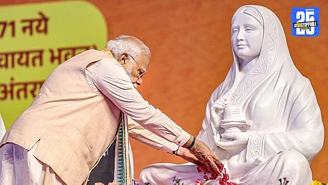 PM Modi : "सिंदूर हे शौर्याचे प्रतीक" पंतप्रधान नरेंद्र मोदी यांच्याकडून गौरवोद्गार