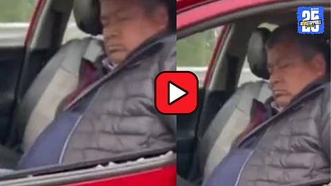 Despite the car being completely wrecked in a serious accident, the man remains in a deep sleep, astonishing everyone on social media.