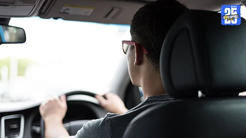 The tragic moment when a young man suffered a heart attack while driving, with his wife seated beside him