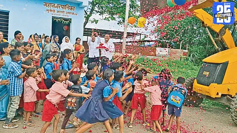 Students welcomed with flower shower and aarti; Commissioner distributes school kits with a smile