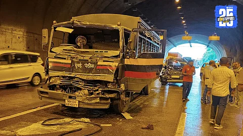 Pune Accident: बांगलादेशींना घेऊन जाणाऱ्या वाहनाला अपघात; 19 पोलिसांसह 12 कैदी जखमी