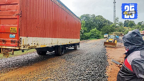 "Karad-Chiplun route cleared after 45 hours; vehicles stranded for two days finally on the move."