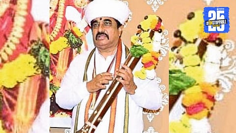 "Political leaders turn Warkaris to greet devotees en route to Pandharpur — ‘Desh Tasa Vesh’ in true spirit."