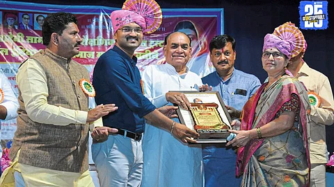Celebrating Motherhood: Pushpa Dadas Receives Adarsh Mata Honor