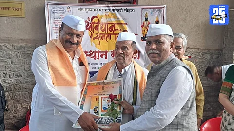 पुणे : संविधान समता दिंडीचा प्रस्थान कार्यक्रम महात्मा फुले वाडा येथे झाला.