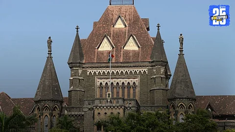 मुलाला आईची जात लावण्यास मुंबई हायकोर्टाचा नकार, वडिलांच्या जातीचा फायदा होत नसल्यानं केलेली मागणी