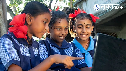 Premium|Hindi Third Language: महाराष्ट्र सरकार तिसऱ्या भाषेची सक्ती का करत आहे ? जाणून घ्या कारण!