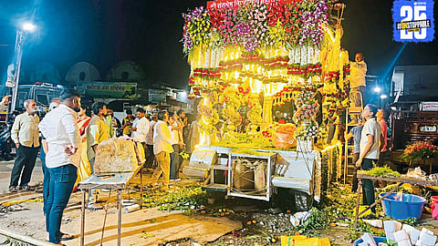 Beautifully decorated palkhi with 700 kg of fresh flowers; a labor of love by 50 volunteers during Wari 2025.