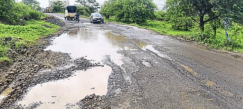 घोटावडे रस्त्यावर खड्डेच खड्डे