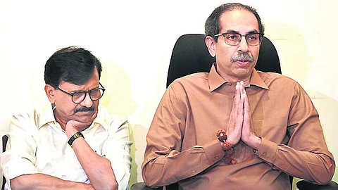 Kolhapur Shivsena : पाठीत खंजीर खुपसणाऱ्यांसोबत आम्ही काम कसे करायचे?, ठाकरे गटात पुन्हा एकदा भूकंपाची शक्यता