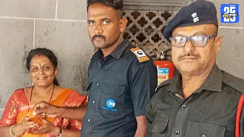 A golden gesture during Mauli Wari — honest individual returns one tola gold ornament to a devotee, proving that humanity still lives.