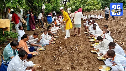 Providing Food to warkari