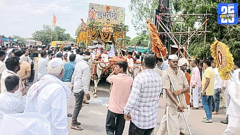 Sant Muktabai's Palkhi Receives Nature’s Salute with Rain Showers