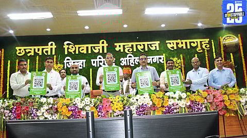 Dr. Pankaj Ashiya felicitates farmers during Krushi Din celebration at Zilla Parishad, praising Ahilyanagar’s agri leadership.
