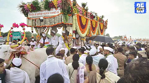 Grand Reception for Vaishnav Pilgrims in Pandharpur with Traditional Gun Salutes