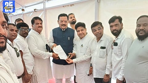 Hemant Ogle-led delegation meets Minister Sanjay Shirsat regarding the Constitution Bhavan project in Dattanagar.
