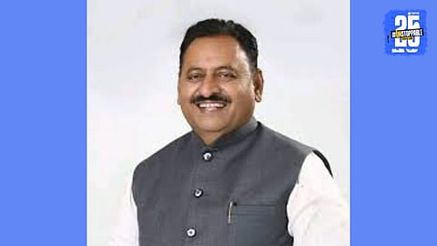 “Coastal farmers surveying rain-damaged fields — the controversy over Babasaheb Patil’s loan waiver remarks intensifies”