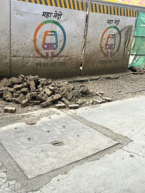 भक्ती-शक्ती ते चिंचवड स्टेशन रस्त्याची पुन्हा मलमपट्टी