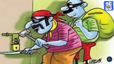 Scene from Belwade Haveli where thieves cut a truck’s roof and stole laptops worth lakhs.