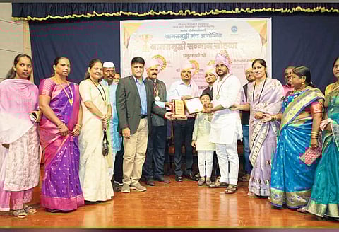 सरपंच अविनाश गराडे यांना 
राज्यस्तरीय आदर्श सरपंच पुरस्कार
