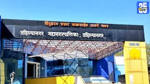 Tensions flare during Ahilyanagar Nagar Panchayat meeting; ruling councillors seen arguing on record.