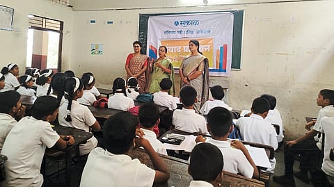 मोबाईलच्या आहारी न जाण्यासाठी ‘संवादवारी’