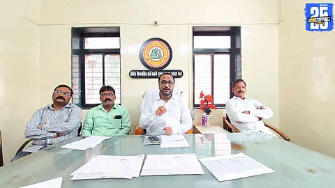 Congress leaders during a press conference clarifying that Gopichand Padalkar is not linked to the Jat tap water scheme – Sujay Shinde.